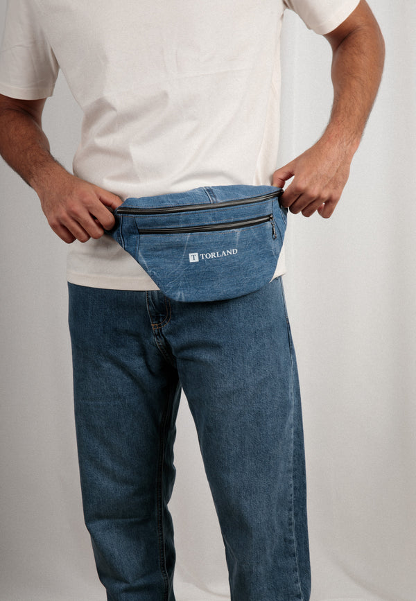 BAUCK | Sustainable upcycling bum bag made from old jeans, denim blue