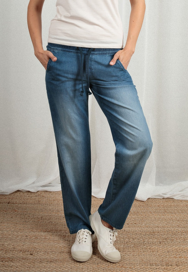 CHARLIE | Sustainable unisex summer jeans made from organic denim in mid-indigo