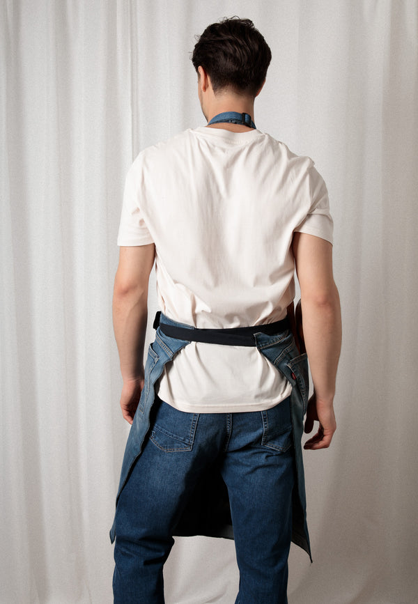 SCHÜGGE | Sustainable upcycling apron made from old jeans