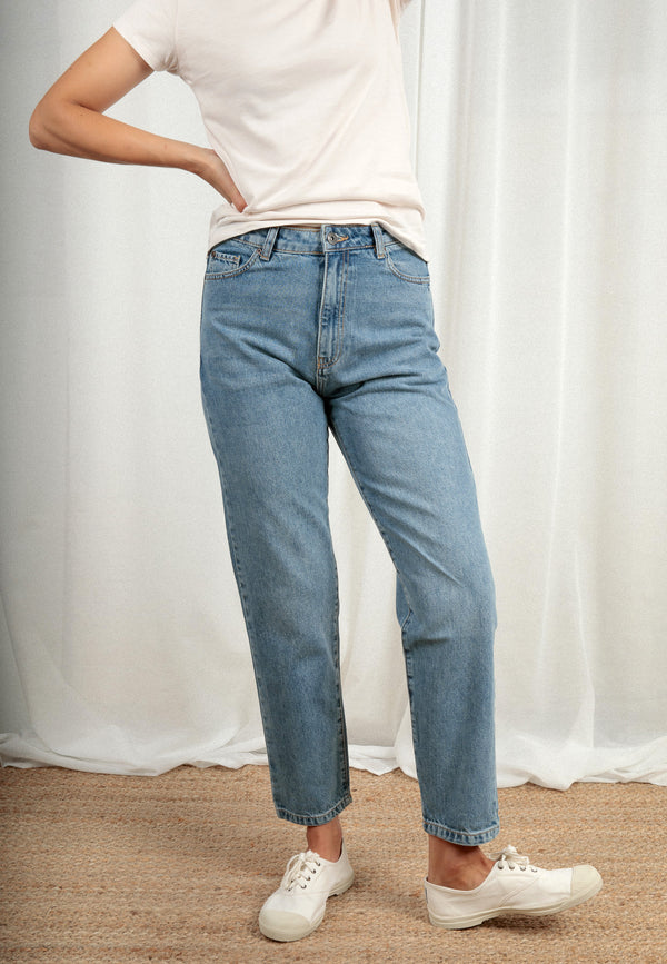 MARIA | Sustainable mom jeans for women made from 100% organic denim in light blue