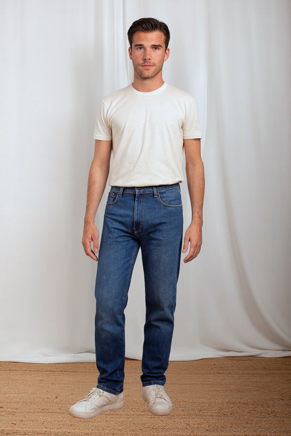 SVEN - Sustainable straight fit men's jeans made from 100% organic denim in dark indigo - new collection