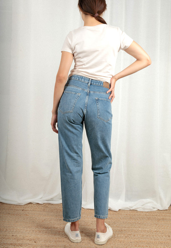 MARIA | Sustainable mom jeans for women made from 100% organic denim in light blue