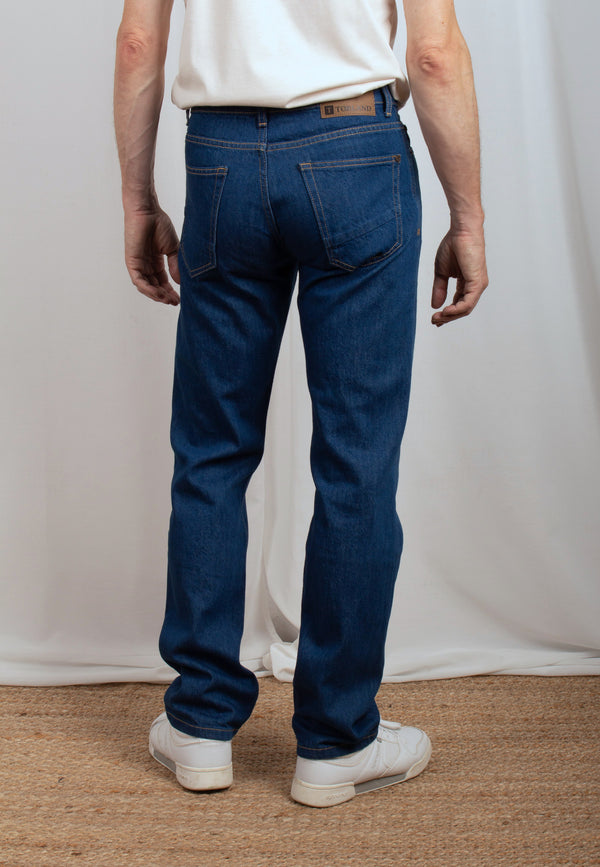 SVEN - Sustainable straight fit men's jeans made from 100% organic denim in dark indigo - new collection