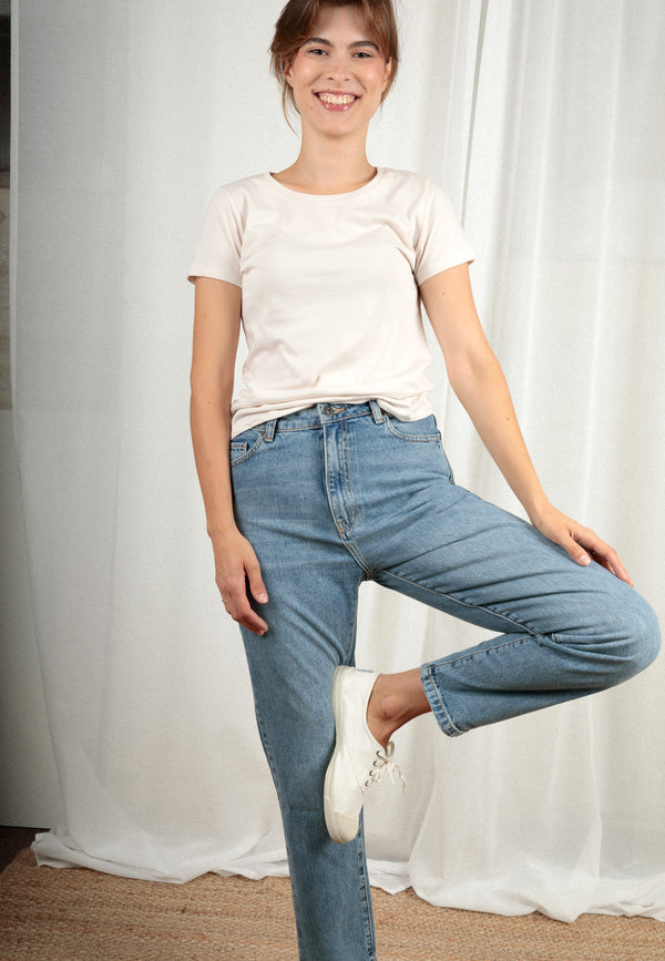 MARIA | Sustainable mom jeans for women made from 100% organic denim in light blue