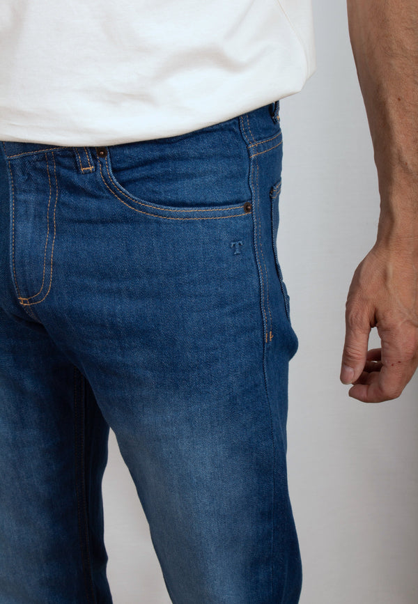 SVEN - Sustainable straight fit men's jeans made from 100% organic denim in dark indigo - new collection