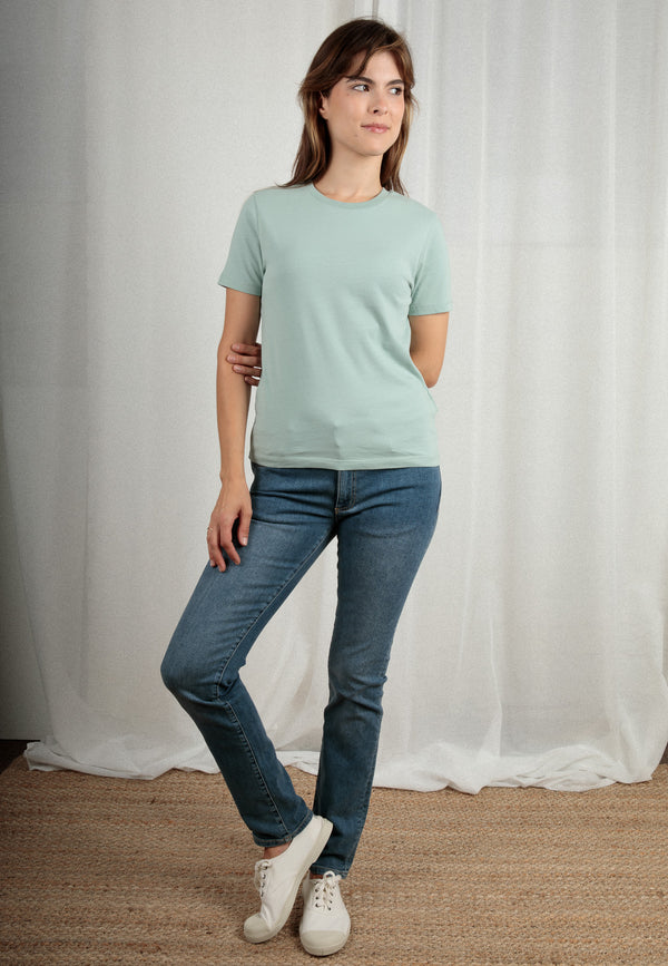 ELLA | Sustainable premium women's T-shirt made from 100% organic cotton 