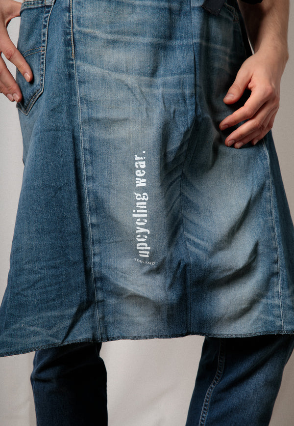 SCHÜGGE | Sustainable upcycling apron made from old jeans