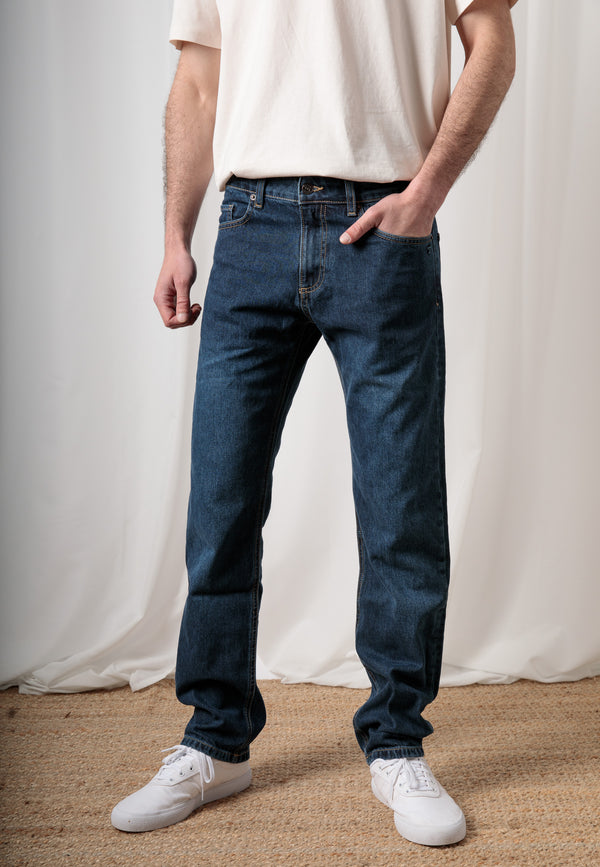 SVEN - Sustainable straight fit men's jeans made from 100% organic denim in dark indigo - new collection