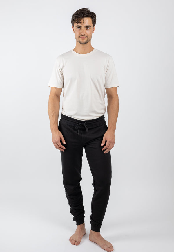 STEPS | Sustainable men's sweatpants made from organic cotton and recycled polyester